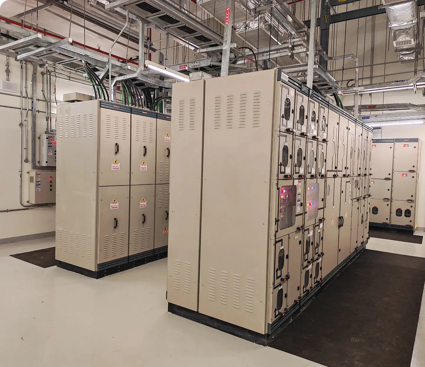 Industrial electrical switchgear panels and wiring
